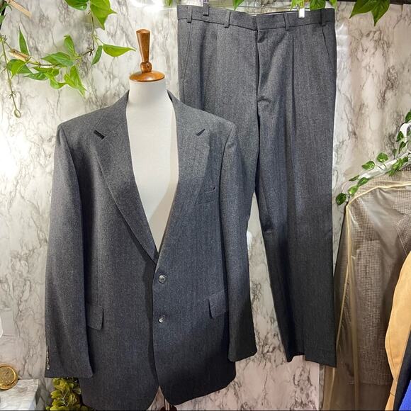 Vintage Charcoal Alexander Shields Park Ave, NY Suit 
44R - Picture 1 of 9